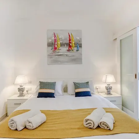 Apartment Seafront With Beautiful Views