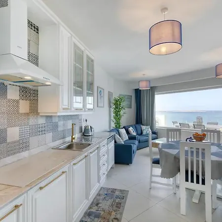 Seafront With Beautiful Views Apartment