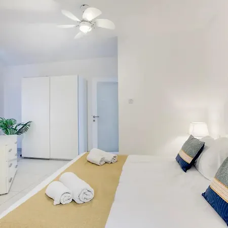 Seafront With Beautiful Views Apartment *