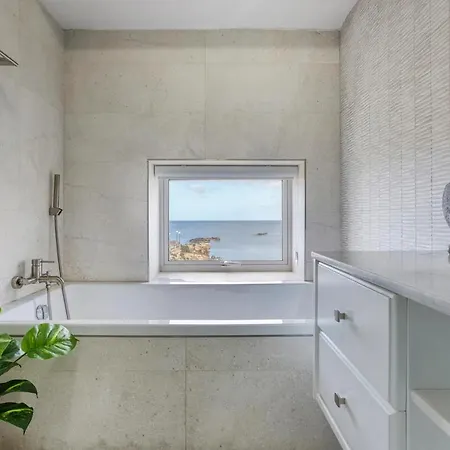 Apartment Seafront With Beautiful Views