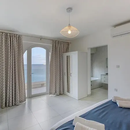 Apartment Seafront With Beautiful Views